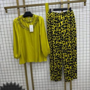 Beautiful stock premium luxury ladies 2piece, available in all sizes.