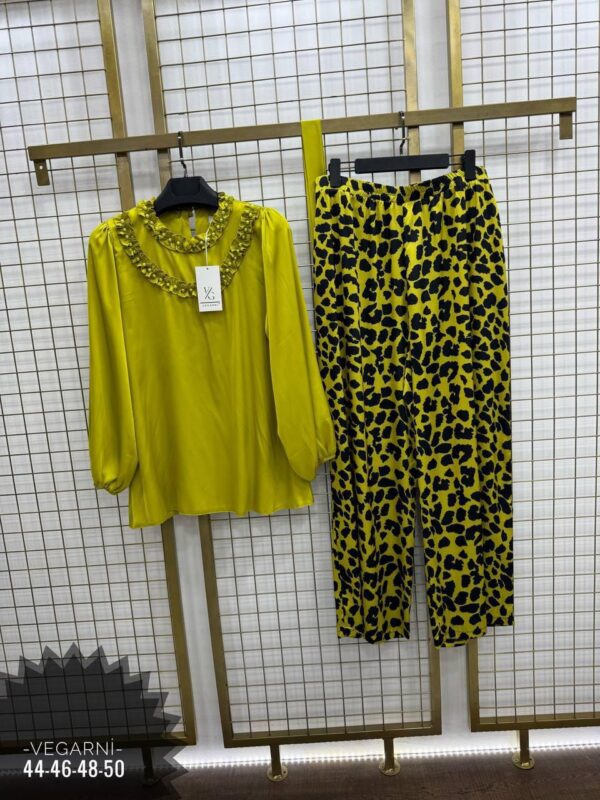 Beautiful stock premium luxury ladies 2piece, available in all sizes.